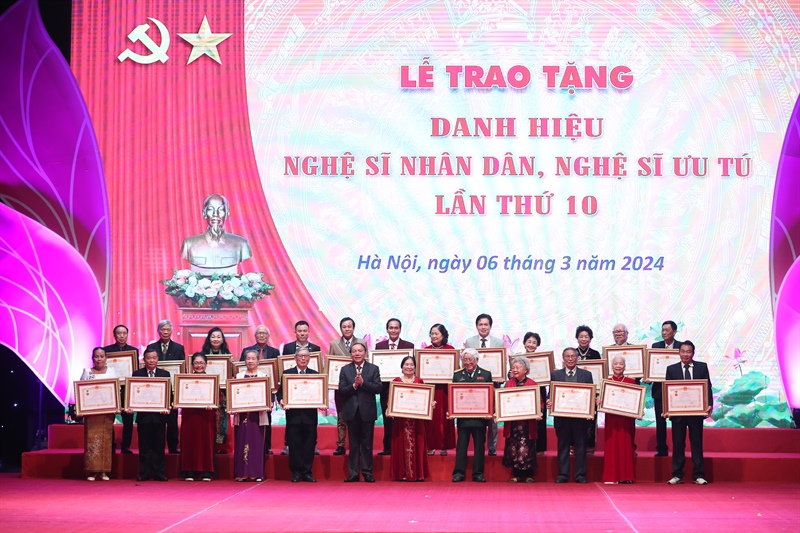 Bộ trưởng Nguyễn Văn Hùng: Công tâm, khách quan, trách nhiệm cao trong xét tặng danh hiệu NSND, NSƯT - Ảnh 3.