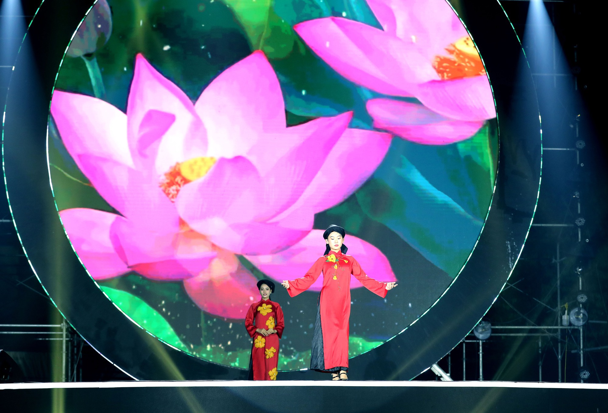 Tôn vinh di sản Hát Xoan qua chương trình biểu diễn nghệ thuật “Hội Xoan 2024 - Miền Di sản” - Ảnh 2.