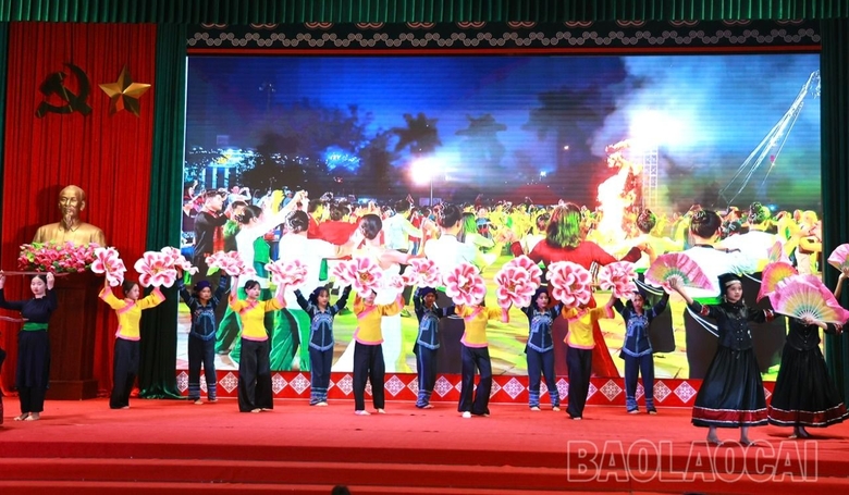 Tỉnh Lào Cai phát động “Tuần lễ trang phục truyền thống các dân tộc” - Ảnh 4.