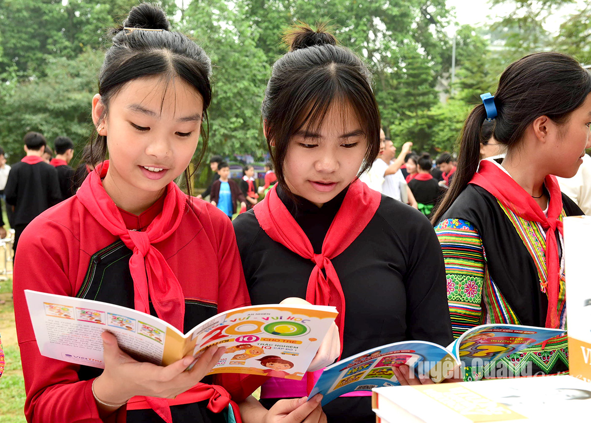 Tuyên Quang phát động hưởng ứng Ngày sách và Văn hóa đọc Việt Nam năm 2024 - Ảnh 4.