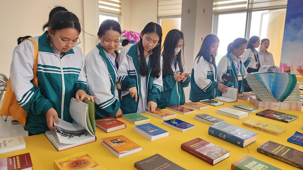 Quảng Bình: Lan toả sâu rộng Ngày sách và Văn hóa đọc - Ảnh 2.