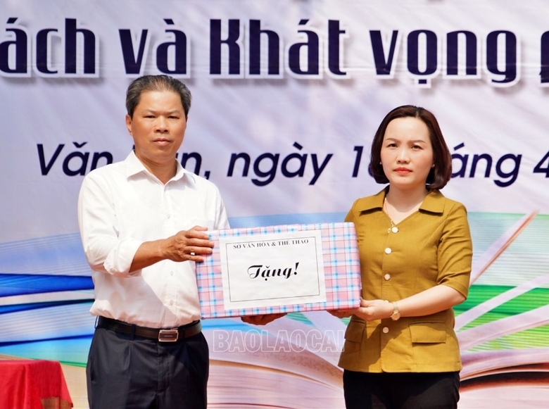 Lào Cai phát động Ngày sách và Văn hóa đọc Việt Nam lần thứ III năm 2024 - Ảnh 10.