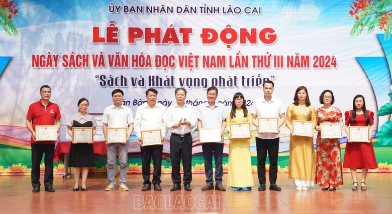 Lào Cai phát động Ngày sách và Văn hóa đọc Việt Nam lần thứ III năm 2024 - Ảnh 12.