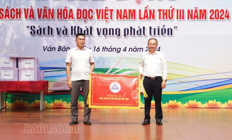 Lào Cai phát động Ngày sách và Văn hóa đọc Việt Nam lần thứ III năm 2024 - Ảnh 18.