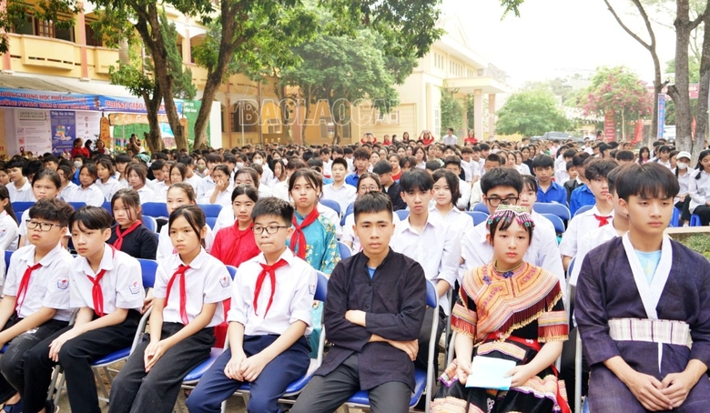 Lào Cai phát động Ngày sách và Văn hóa đọc Việt Nam lần thứ III năm 2024 - Ảnh 4.