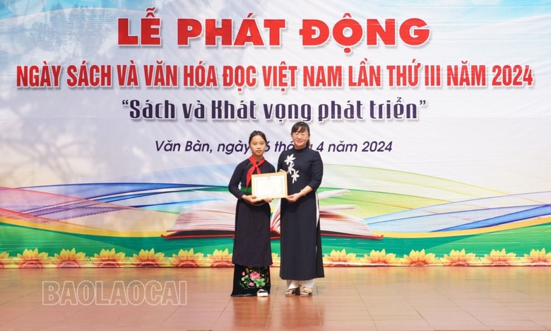 Lào Cai phát động Ngày sách và Văn hóa đọc Việt Nam lần thứ III năm 2024 - Ảnh 6.