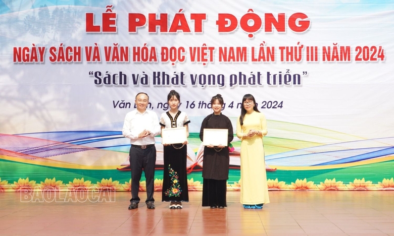 Lào Cai phát động Ngày sách và Văn hóa đọc Việt Nam lần thứ III năm 2024 - Ảnh 7.
