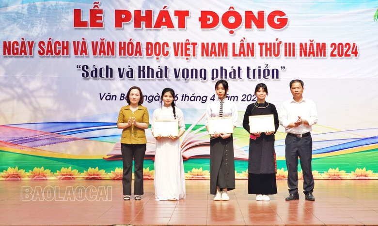 Lào Cai phát động Ngày sách và Văn hóa đọc Việt Nam lần thứ III năm 2024 - Ảnh 8.