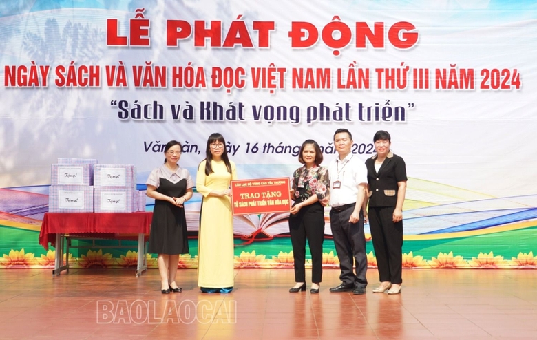 Lào Cai phát động Ngày sách và Văn hóa đọc Việt Nam lần thứ III năm 2024 - Ảnh 13.