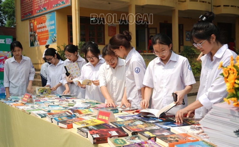 Lào Cai phát động Ngày sách và Văn hóa đọc Việt Nam lần thứ III năm 2024 - Ảnh 16.