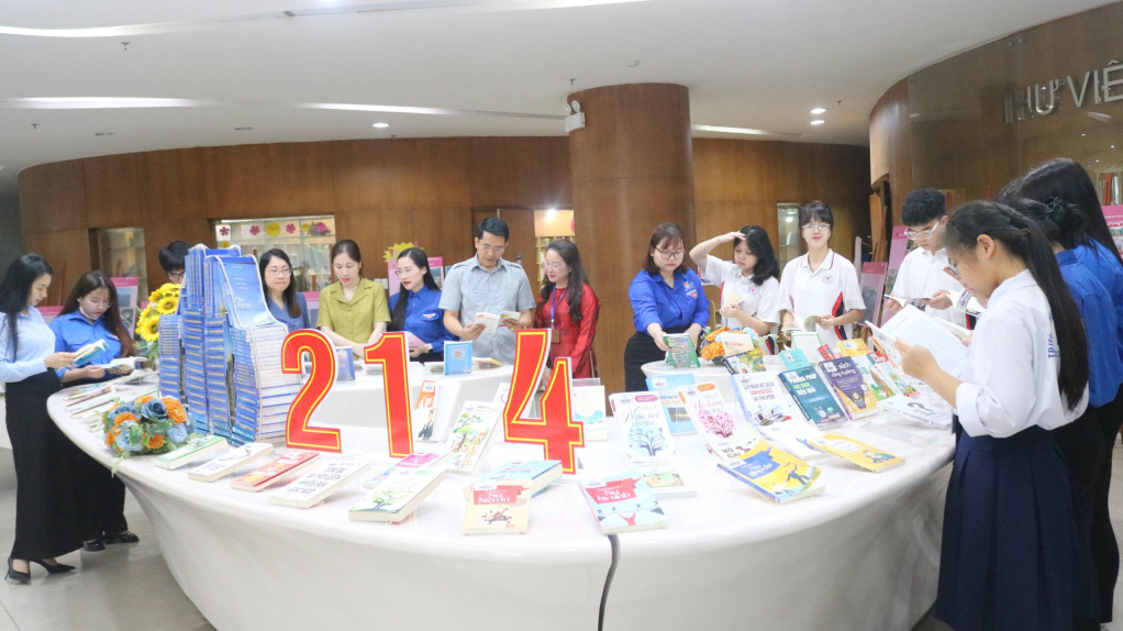 Quảng Ninh: Chương trình “Văn hóa đọc trên hành trình thắp sáng trí tuệ Việt Nam” - Ảnh 1.