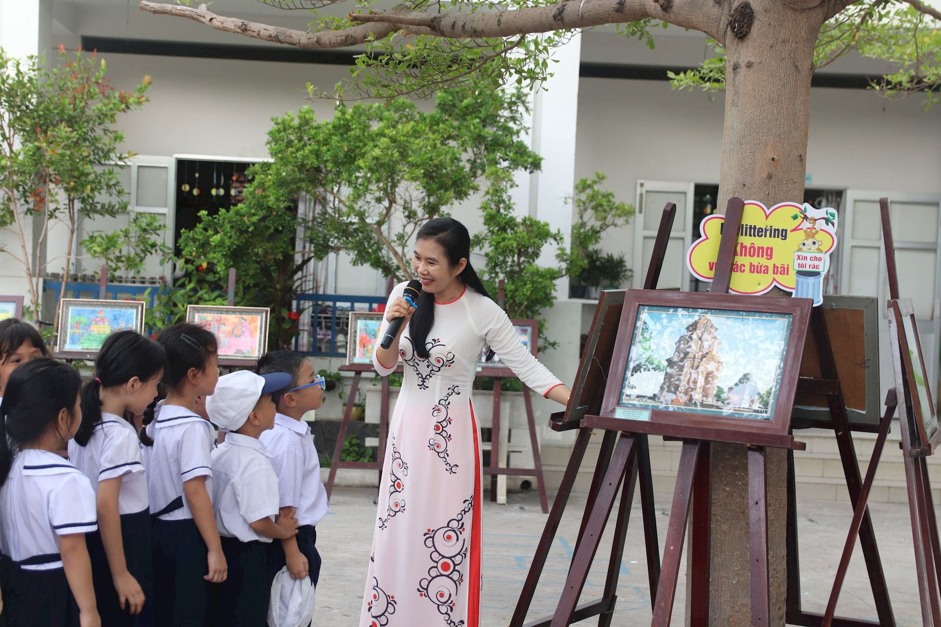 Bình Thuận: Trưng bày, triển lãm tranh “Học sinh với di sản văn hóa địa phương” - Ảnh 2.