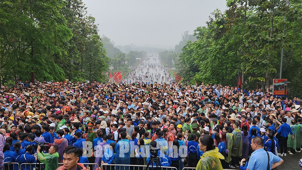 Phú Thọ đón khoảng 3 triệu lượt khách dịp Giỗ Tổ Hùng Vương - Ảnh 1.