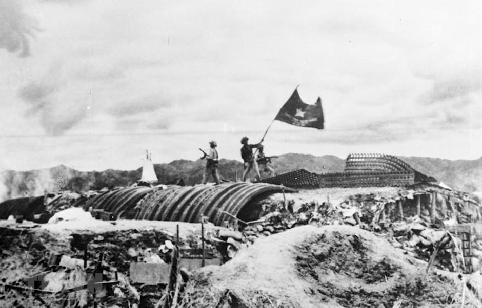 Trưng bày 300 tài liệu, hình ảnh phản ánh lịch sử tỉnh Điên Biên - Ảnh 1.