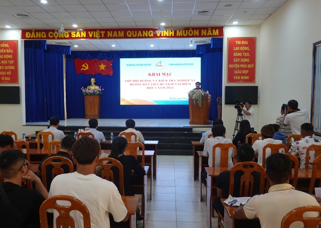 Bình Thuận: Tổ chức lớp bồi dưỡng và kiểm tra nghiệp vụ hướng dẫn viên du lịch tại Phú Quý - Ảnh 1.