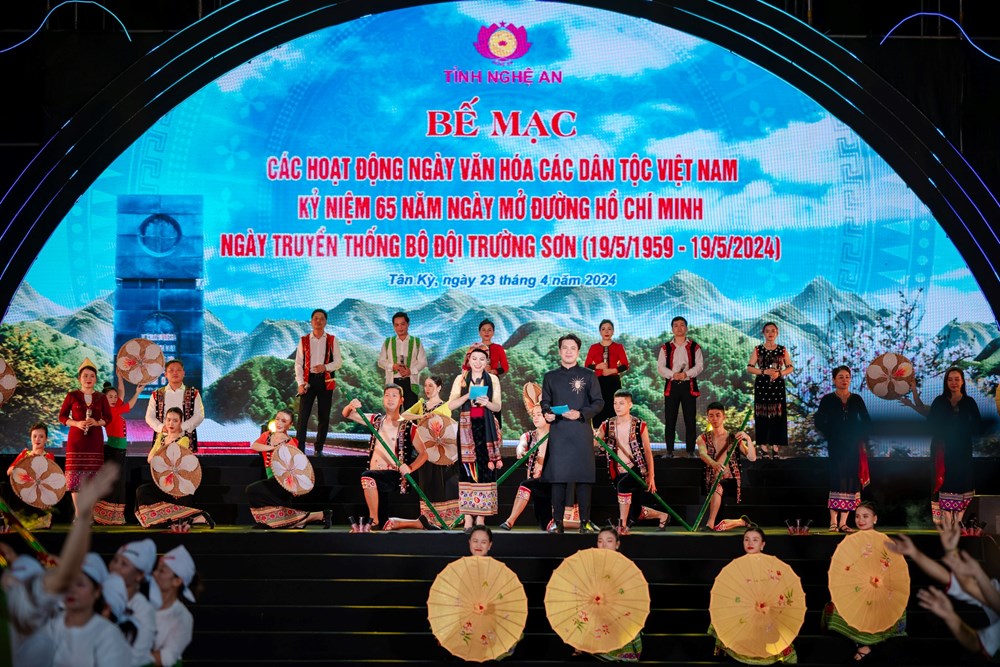 Ấn tượng chuỗi hoạt động Ngày Văn hóa các dân tộc Việt Nam tại Nghệ An - Ảnh 1.