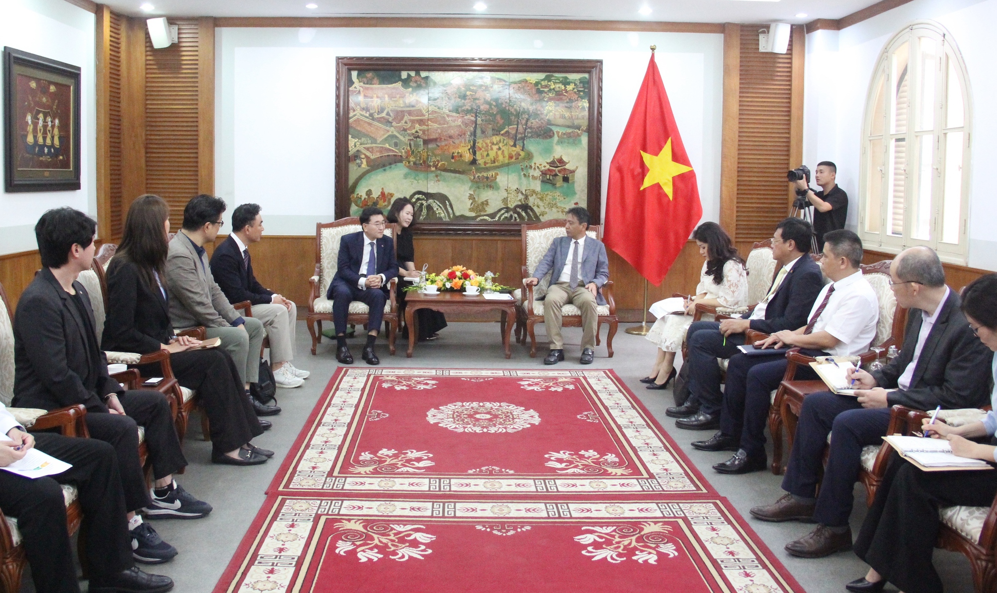 Thứ trưởng Hoàng Đạo Cương làm việc với Tập đoàn CJ Việt Nam: Thúc đẩy hợp tác phát triển bộ môn Taekwondo - Ảnh 1.