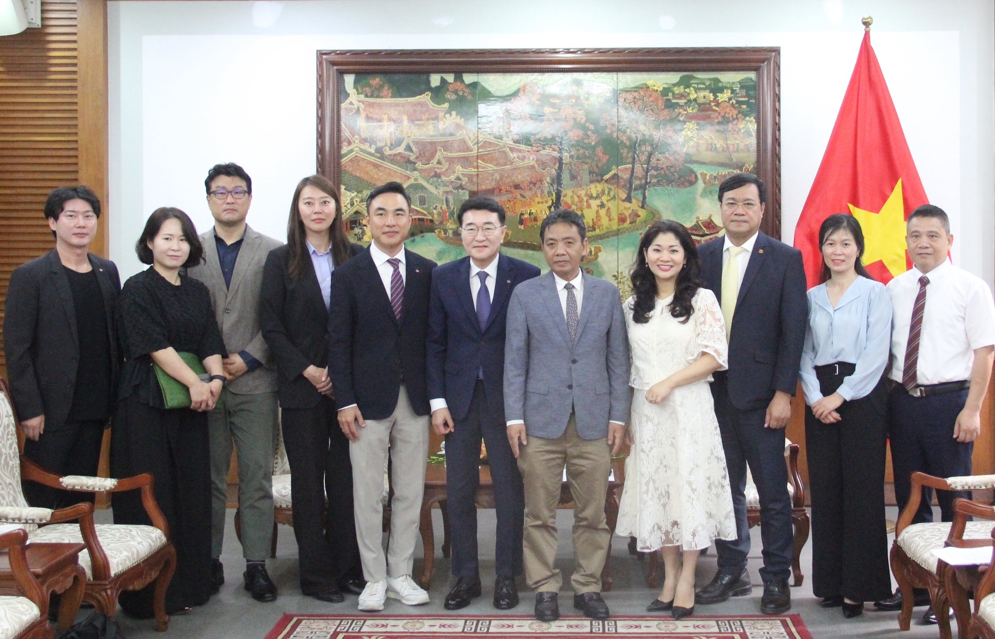 Thứ trưởng Hoàng Đạo Cương làm việc với Tập đoàn CJ Việt Nam: Thúc đẩy hợp tác phát triển bộ môn Taekwondo - Ảnh 4.