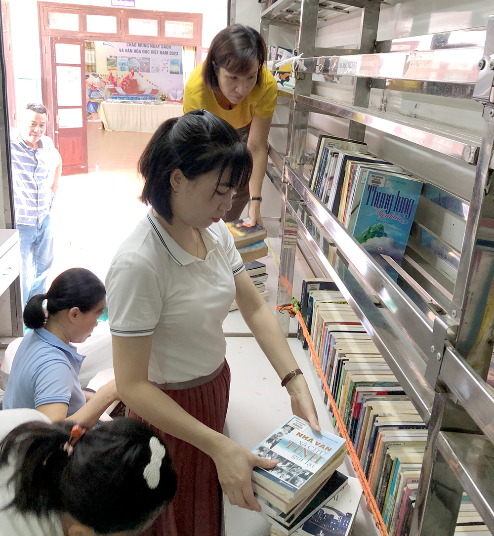 Thư viện tỉnh Yên Bái luân chuyển trên 21.700 lượt sách trong 3 tháng đầu năm - Ảnh 1.