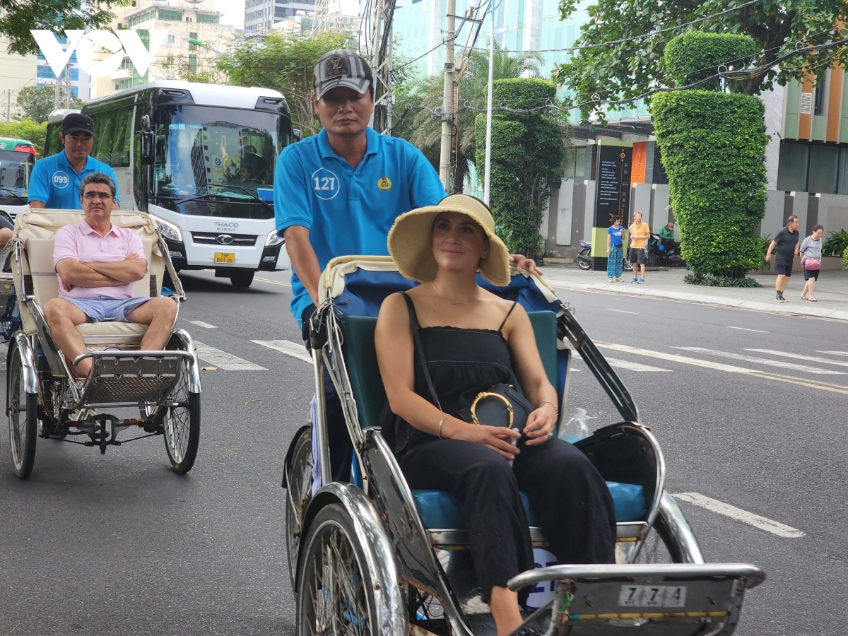 Khánh Hòa tìm giải pháp tháo gỡ khó khăn cho du lịch tàu biển - Ảnh 2.