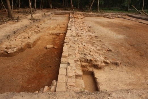 Kết quả khai quật khảo cổ học phế tích kiến trúc đường dẫn ở phía Đông tháp K- Mỹ Sơn - Ảnh 4.