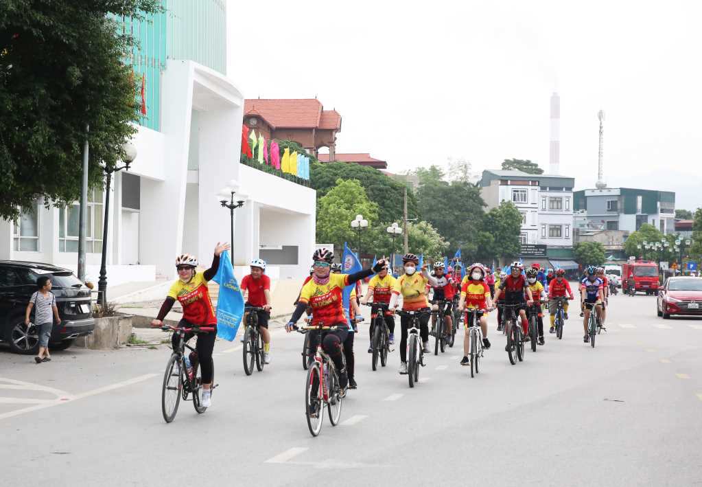 Quảng Ninh: Sôi động mùa du lịch hè - Ảnh 5.