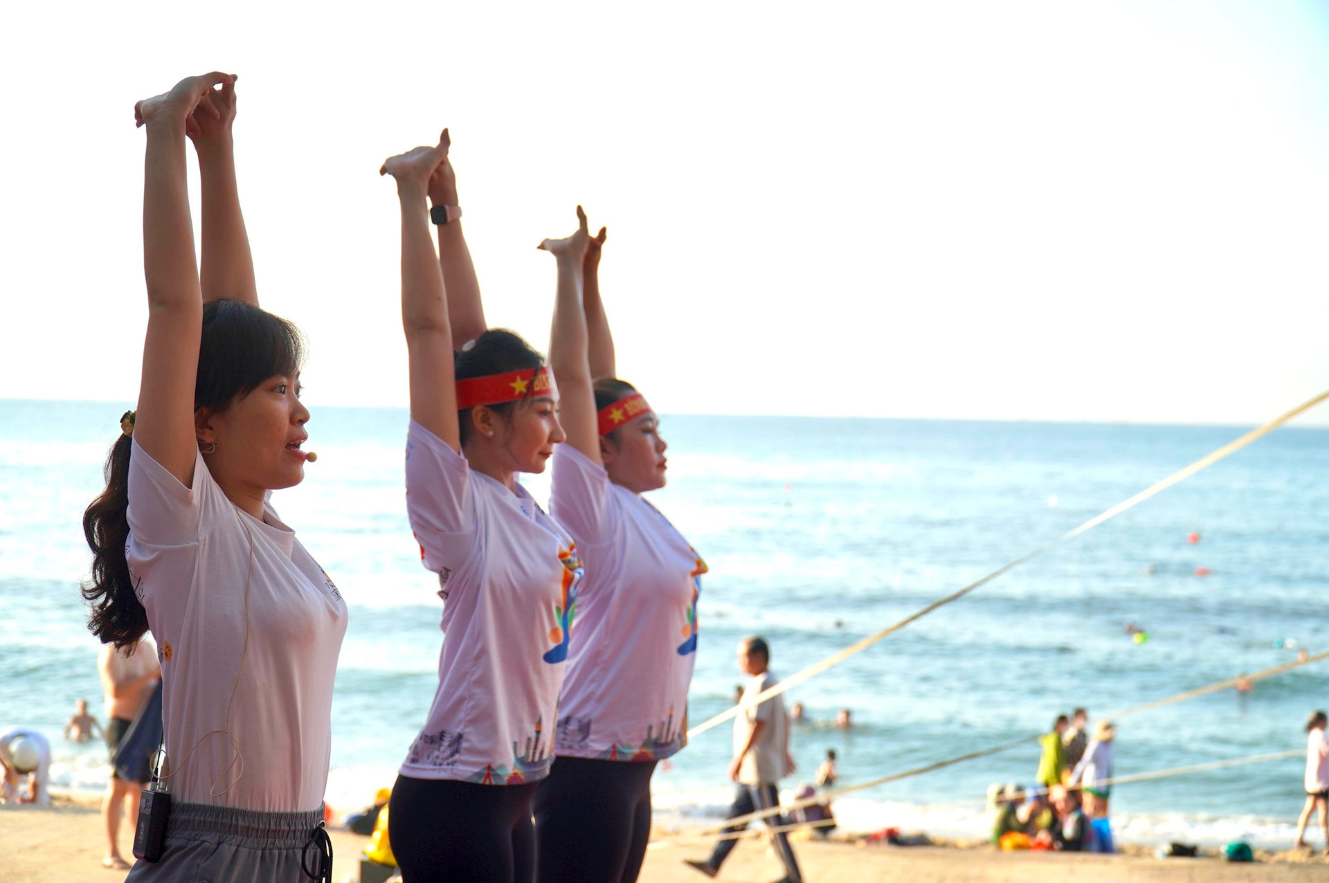 Bình Thuận: 1000 vận động viên tham gia Ngày Quốc tế Yoga - Ảnh 2.