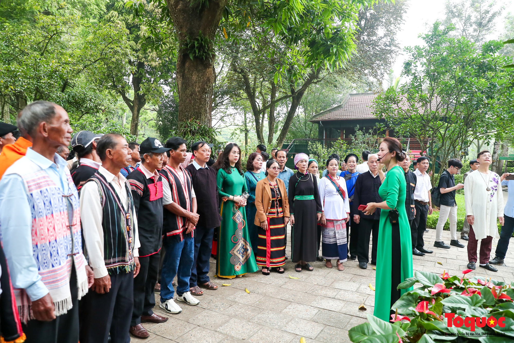 Sáng tháng 5 cùng những người thầm lặng chăm sóc Khu di tích Chủ tịch Hồ Chí Minh - Ảnh 28.