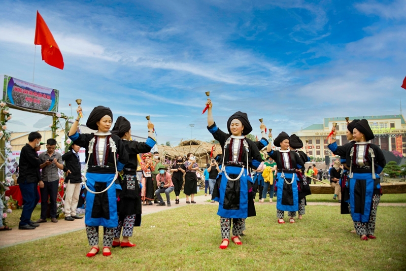 Phát huy giá trị văn hóa, con người, xây dựng tỉnh Lai Châu phát triển nhanh và bền vững - Ảnh 2.