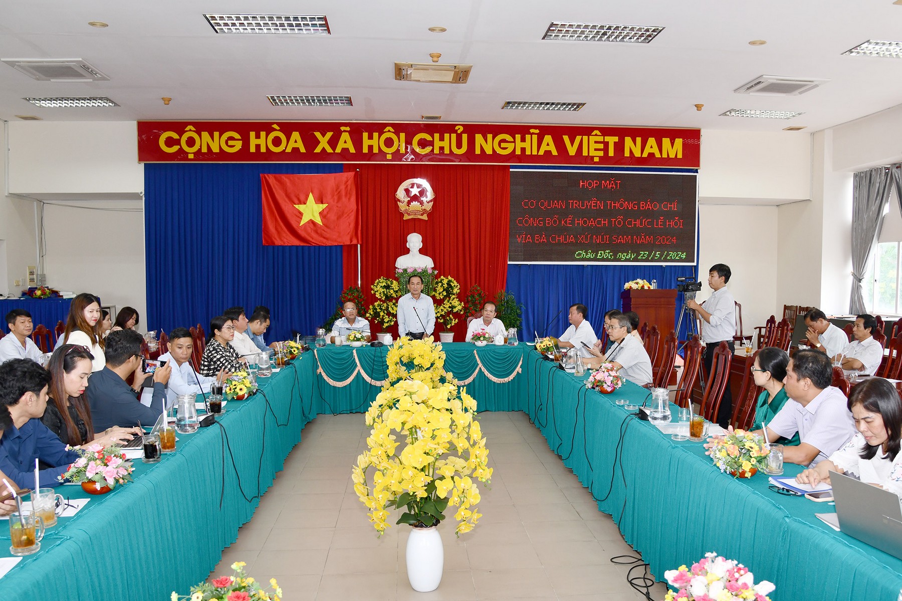 An Giang: Châu Đốc công bố kế hoạch tổ chức Lễ hội Vía Bà Chúa Xứ núi Sam năm 2024 - Ảnh 1.