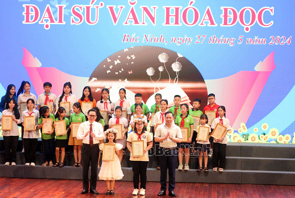 138 học sinh được trao giải Đại sứ Văn hóa đọc tỉnh Bắc Ninh năm 2024 - Ảnh 1.