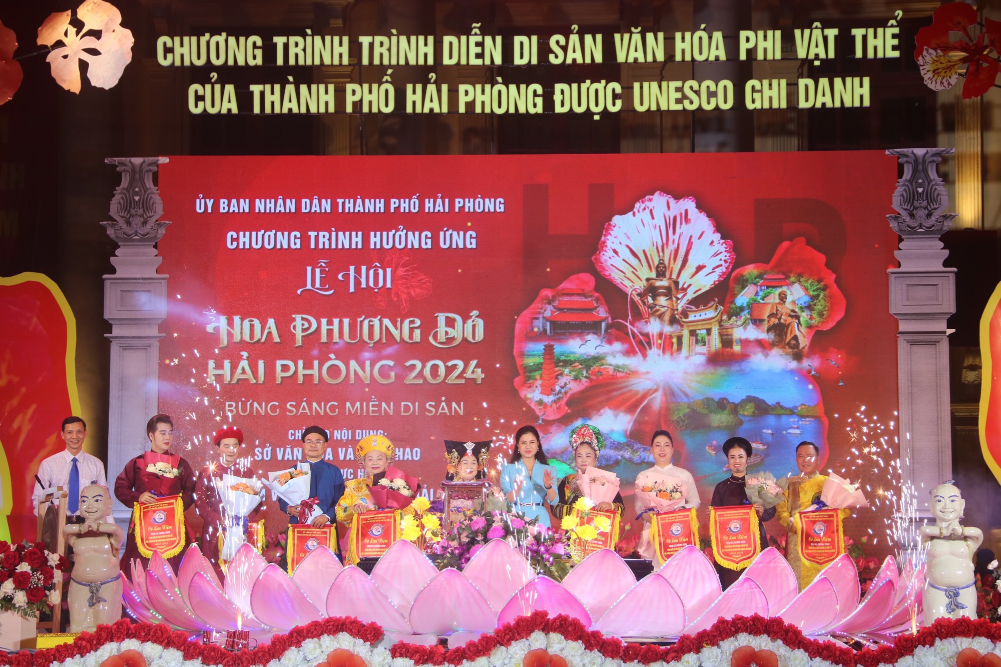 Chương trình Trình diễn Di sản văn hóa phi vật thể của Hải Phòng được UNESCO ghi danh thu hút hàng nghìn khán giả - Ảnh 2.