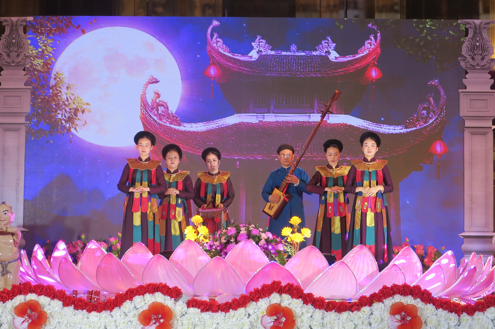 Chương trình Trình diễn Di sản văn hóa phi vật thể của Hải Phòng được UNESCO ghi danh thu hút hàng nghìn khán giả - Ảnh 3.