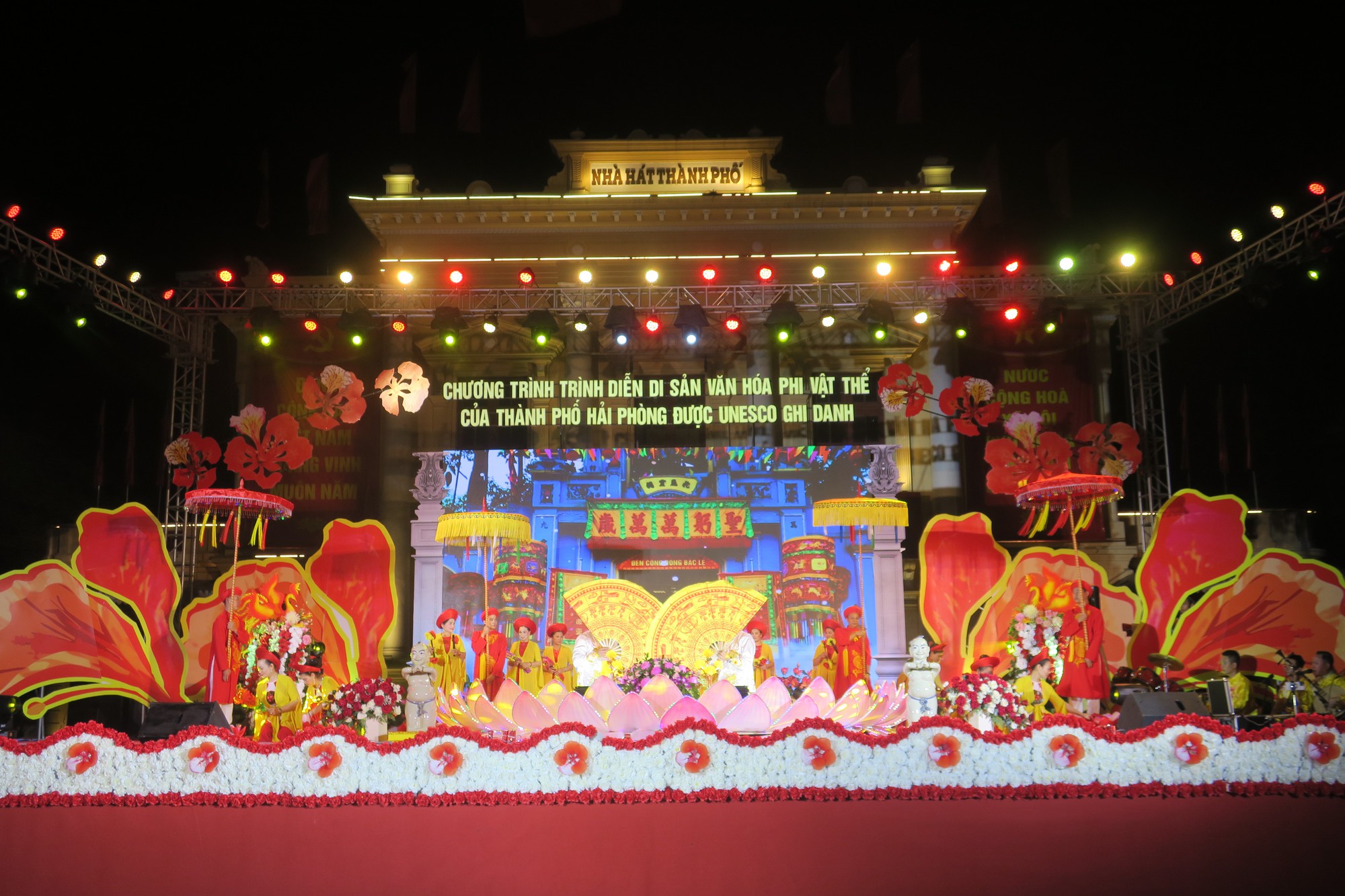 Chương trình Trình diễn Di sản văn hóa phi vật thể của Hải Phòng được UNESCO ghi danh thu hút hàng nghìn khán giả - Ảnh 5.