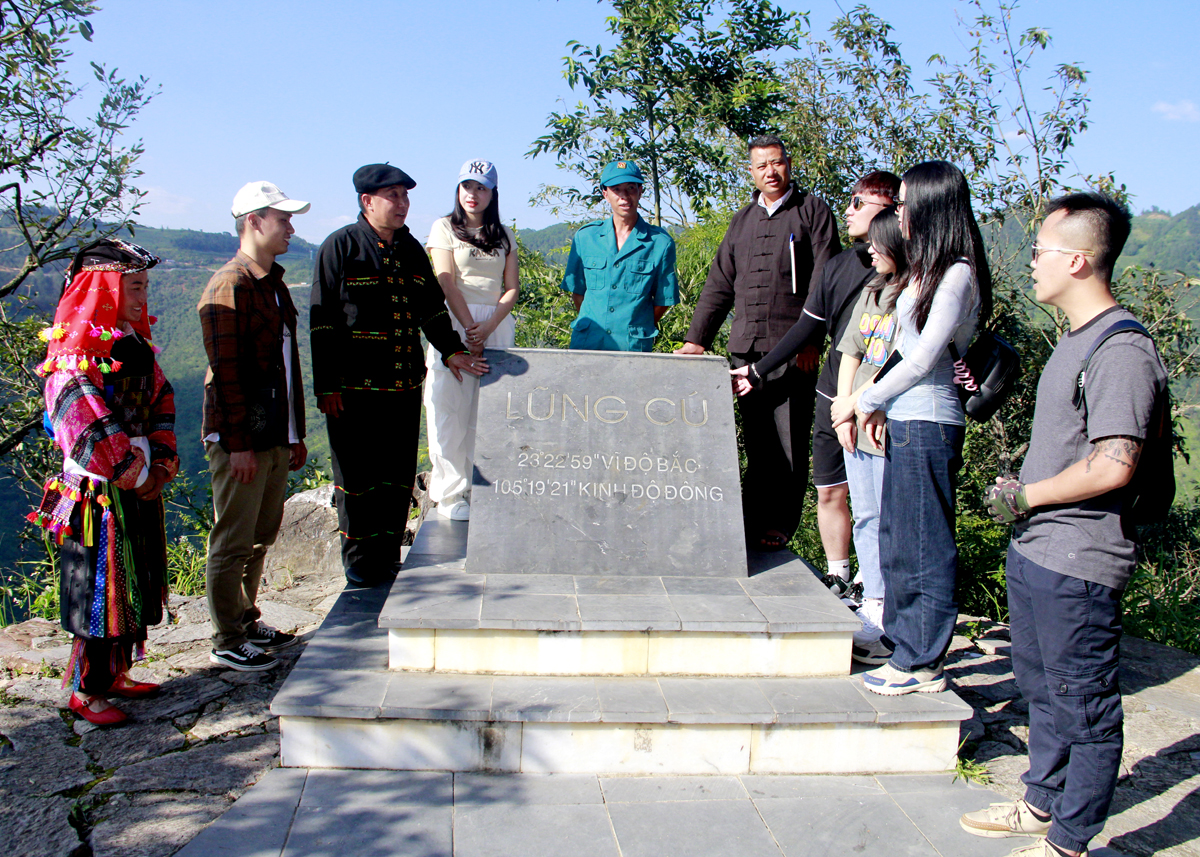 Hà Giang: Ứng xử văn minh du lịch - Ảnh 1.