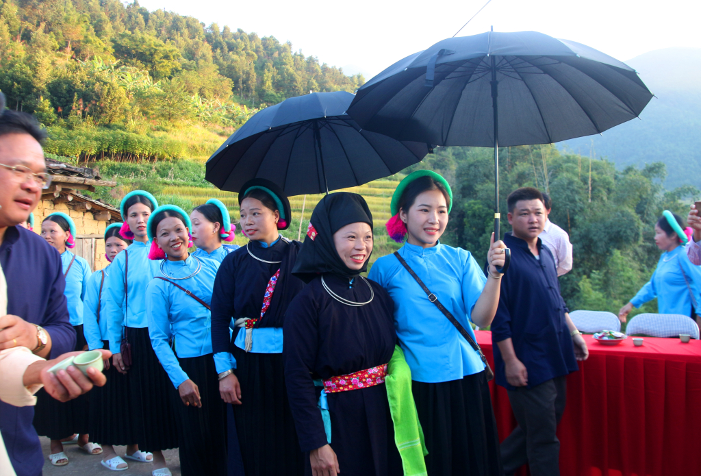 Quảng Ninh: Đưa lễ hội, phong tục đẹp đến với du khách - Ảnh 1.