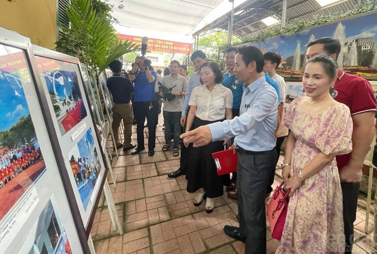 Trưng bày ảnh &quot;Hải Phòng với Trường Sa – Trường Sa với Hải Phòng&quot; - Ảnh 1.