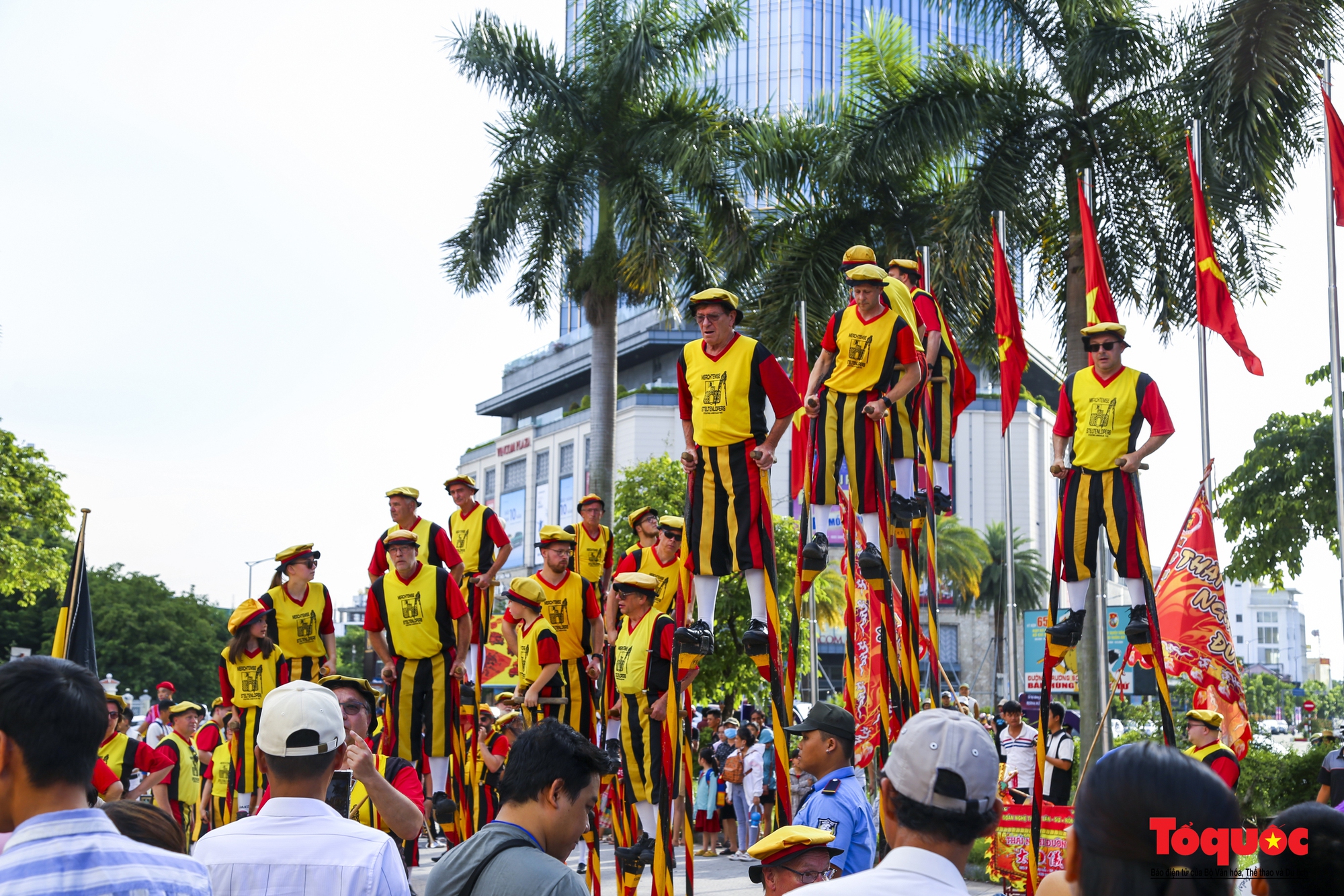 TP Huế sôi động trong Lễ hội đường phố &quot;Sắc màu văn hóa&quot; - Ảnh 4.