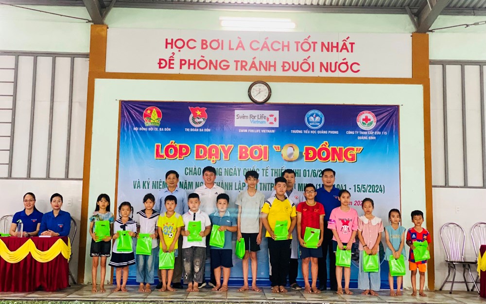 Quảng Bình: Những lớp dạy bơi ngày hè cho trẻ em - Ảnh 7.