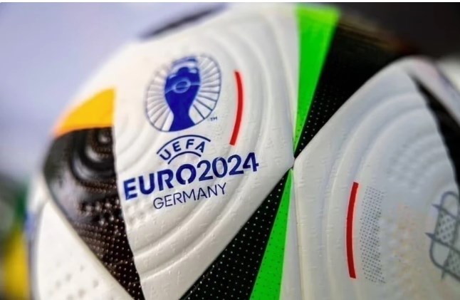 UEFA thông báo thay đổi lớn trong công nghệ VAR tại EURO 2024 - Ảnh 1.