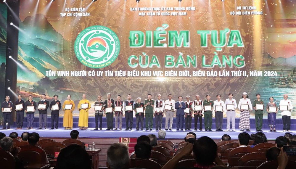 Thường trực Ban Bí thư Lương Cường: Người có uy tín trong đồng bào dân tộc thiểu số là sợi dây kết nối bền chặt tình đoàn kết  - Ảnh 5.