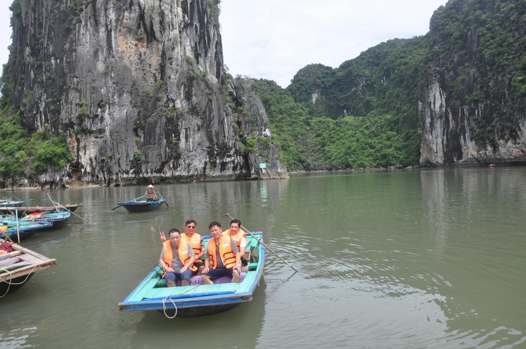 Quảng Ninh: Gỡ khó cho sản phẩm du lịch mới trên Vịnh Hạ Long - Ảnh 1.