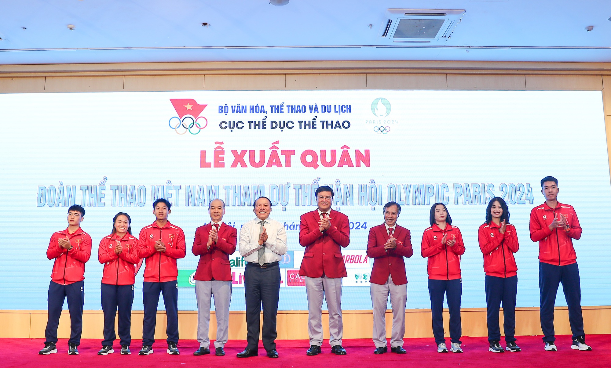 Chùm ảnh: Đoàn Thể thao Việt Nam xuất quân tham dự Olympic Paris 2024 - Ảnh 9.