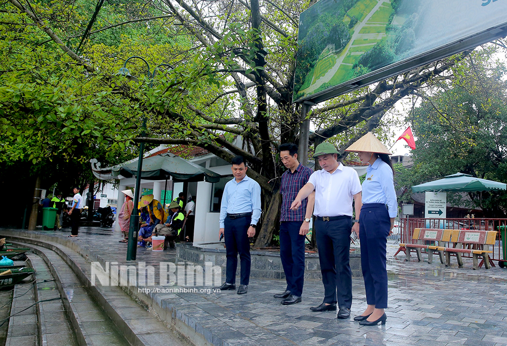 Ninh Bình: Đảm bảo an ninh, an toàn cho khách du lịch trong mùa mưa - Ảnh 2.