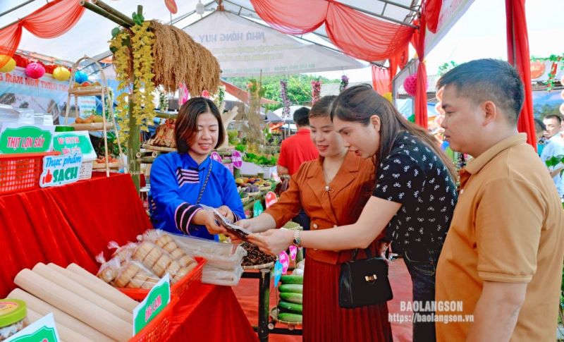 Lạng Sơn: Tập trung khai thác tiềm năng, phát huy thế mạnh du lịch văn hoá - Ảnh 2.