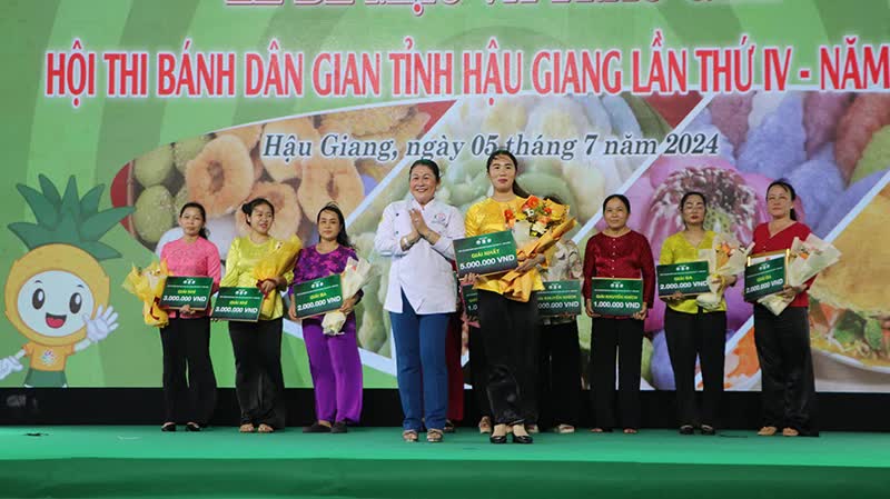 Sôi nổi Hội thi bánh dân gian tỉnh Hậu Giang lần thứ 4 - Ảnh 1.