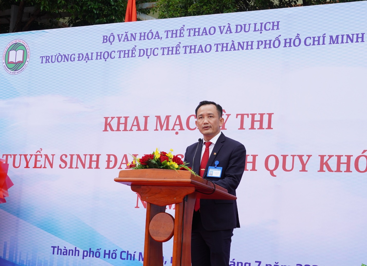 Trường Đại học Thể dục thể thao TPHCM tổ chức khai mạc kỳ thi tuyển sinh Đại học chính quy khóa 47  năm 2024. - Ảnh 1.