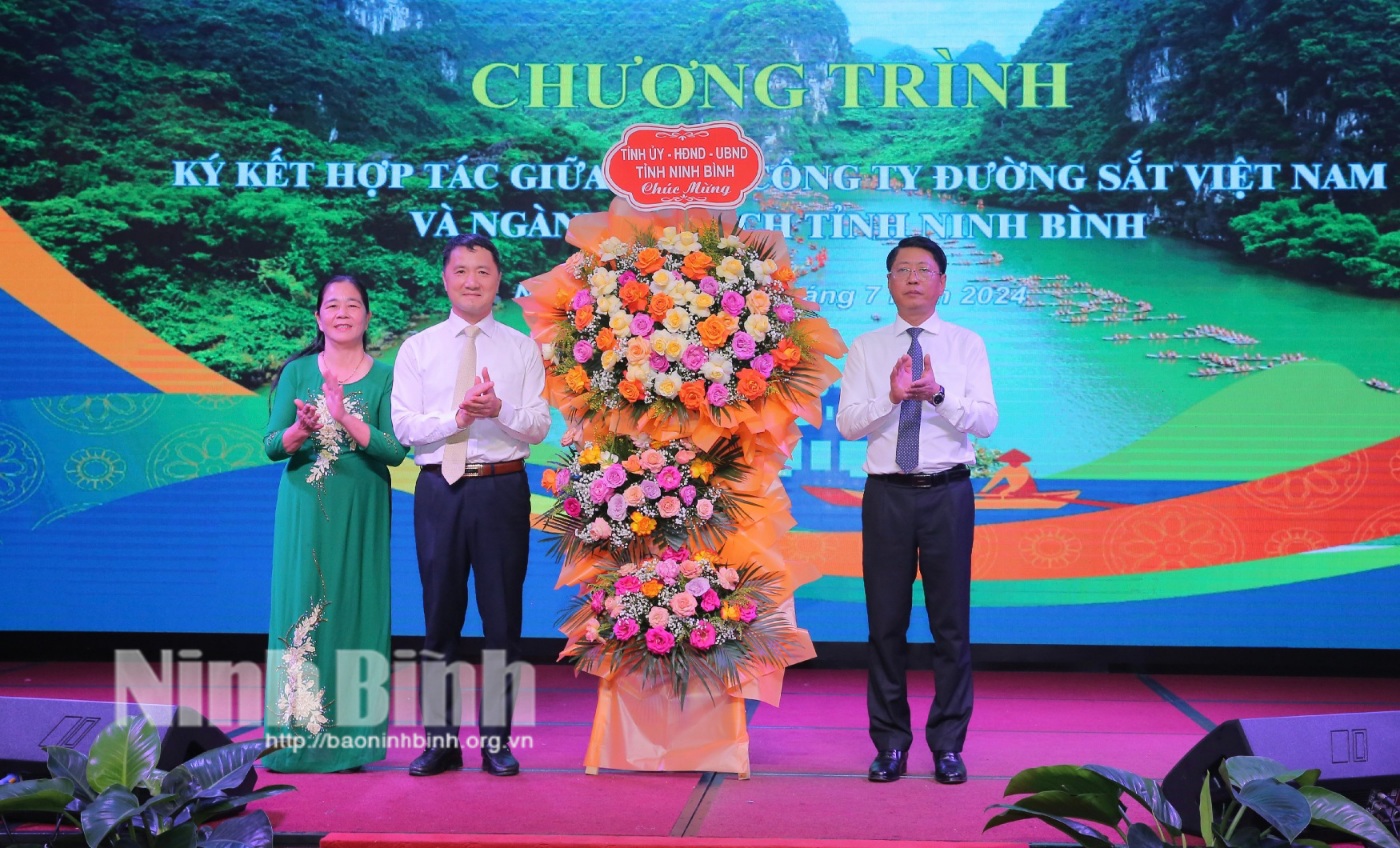 Ký kết hợp tác giữa Tổng Công ty Đường sắt Việt Nam và ngành Du lịch Ninh Bình - Ảnh 3.