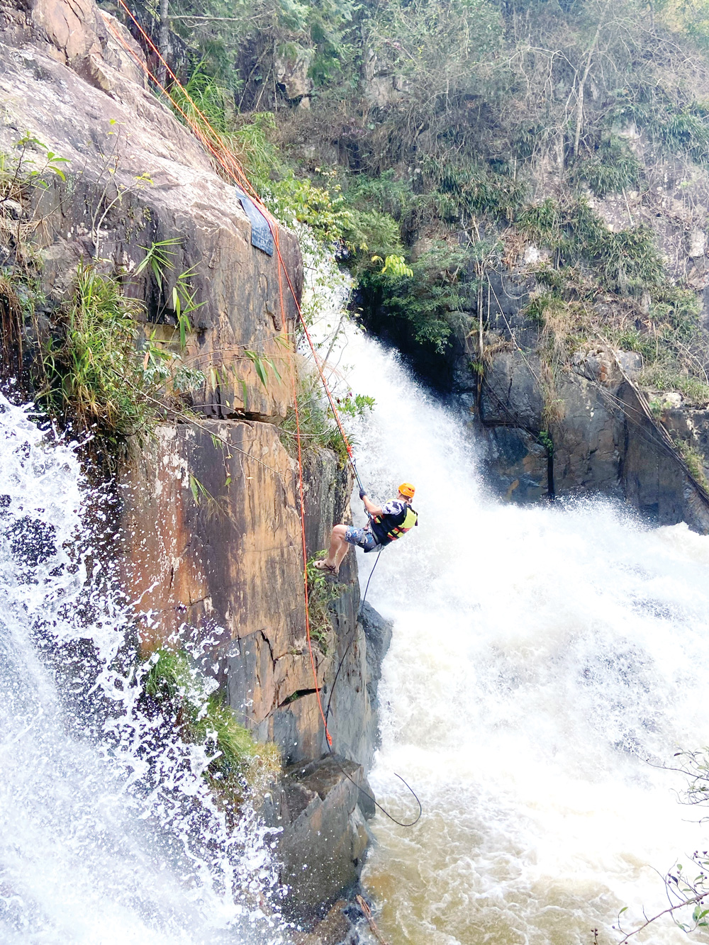 Ðà Lạt tỏa sáng trên bản đồ du lịch thế giới với tour vượt thác độc đáo - Ảnh 2.