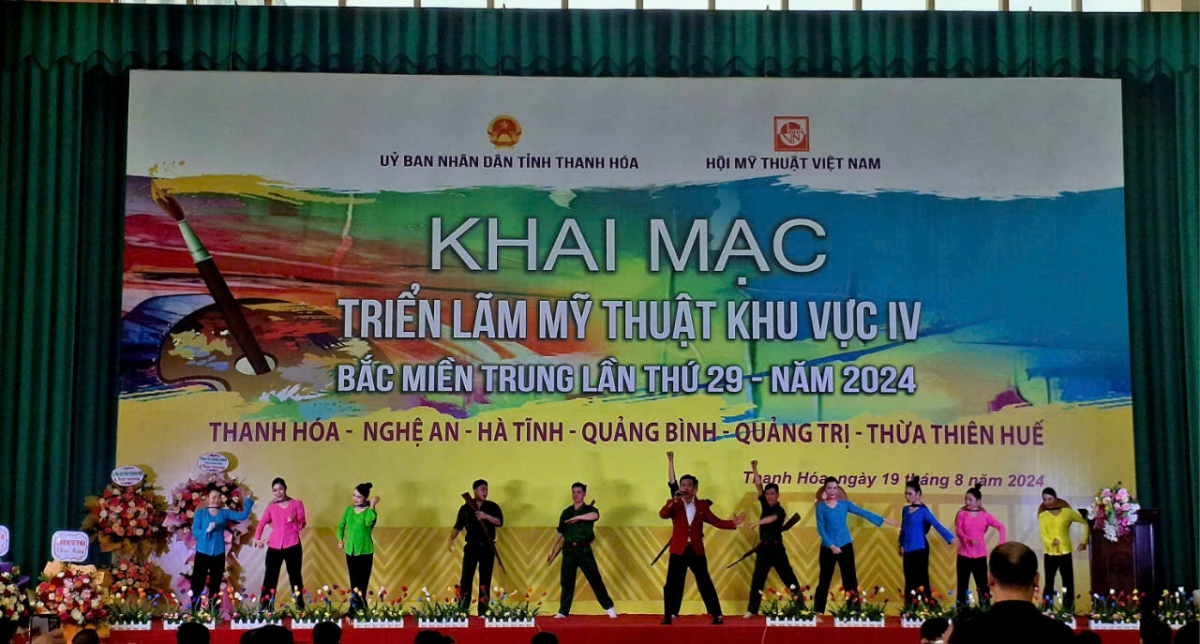 Khai mạc Triển lãm mỹ thuật khu vực IV, Bắc miền Trung lần thứ 29 năm 2024 - Ảnh 2.